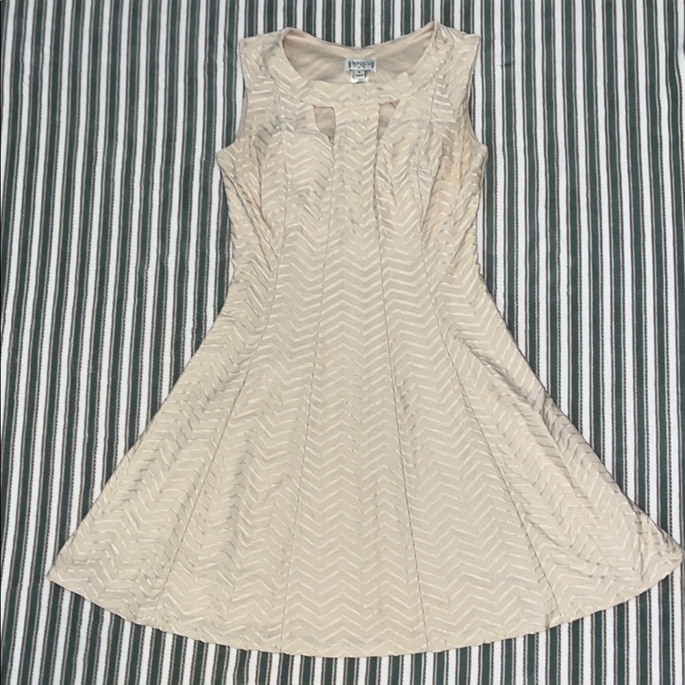 Enfocus Studio Women’s Sleeveless Cream Colored Chevron Dress size 6